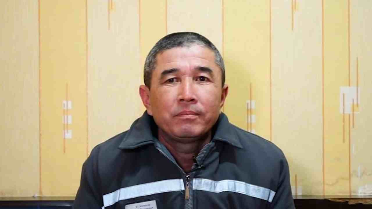 ер адам жасаған ісіне соншалықты өкінетінін көрсетті және балалардан анасын қорғауды сұрады