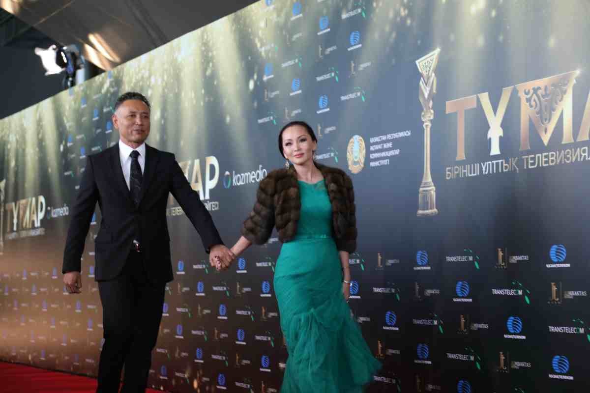 Саған күннен күнге ғашық болып жүрмін: Тұрсын Алагөзов жарына жүрекжарды жазбасын арнады