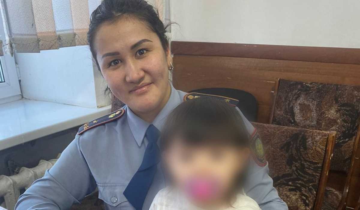 Көршілері диктофонға жазып алған: Көкшетауда бала күтуші 1 жасар қыз баланы ұрып-соғып келген