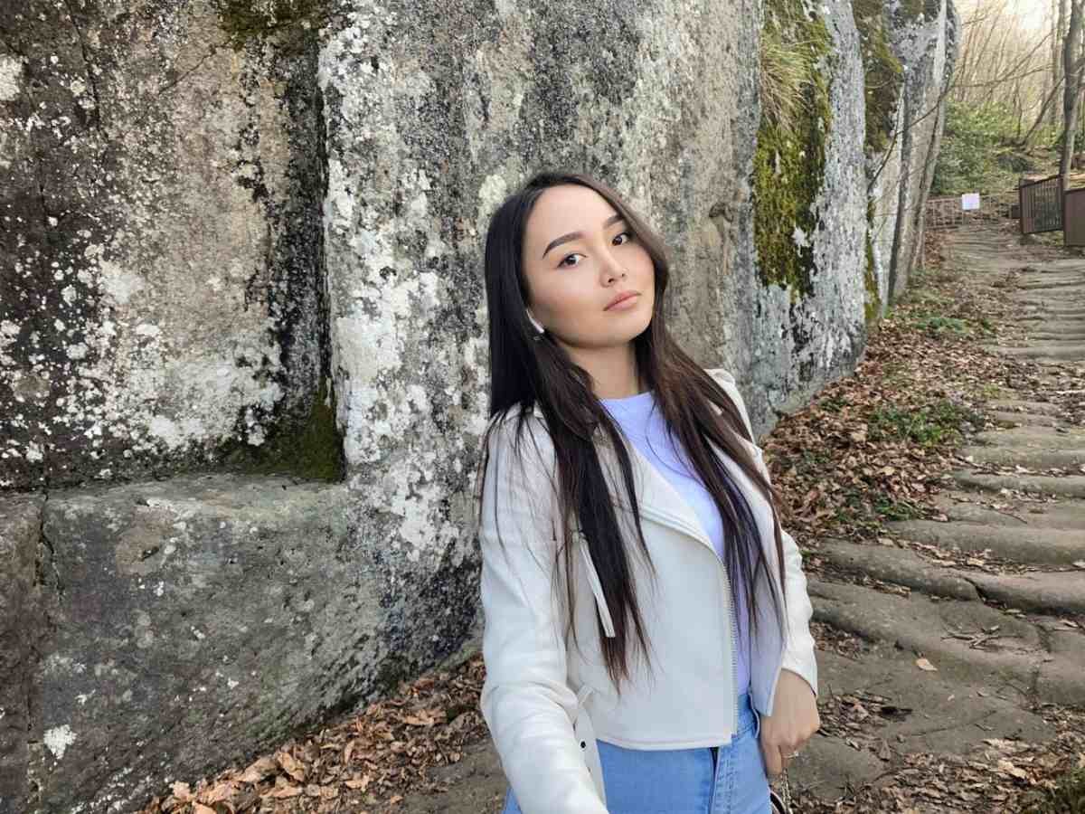 Лаура Болатова