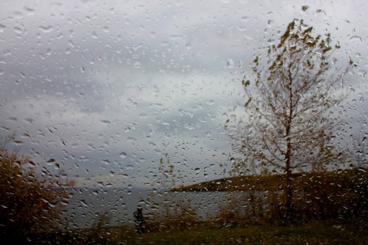 Какие облака могут принести затяжные дожди. Осенний дождь. Пасмурный день. Пасмурно дождь. Пасмурный дождливый день.