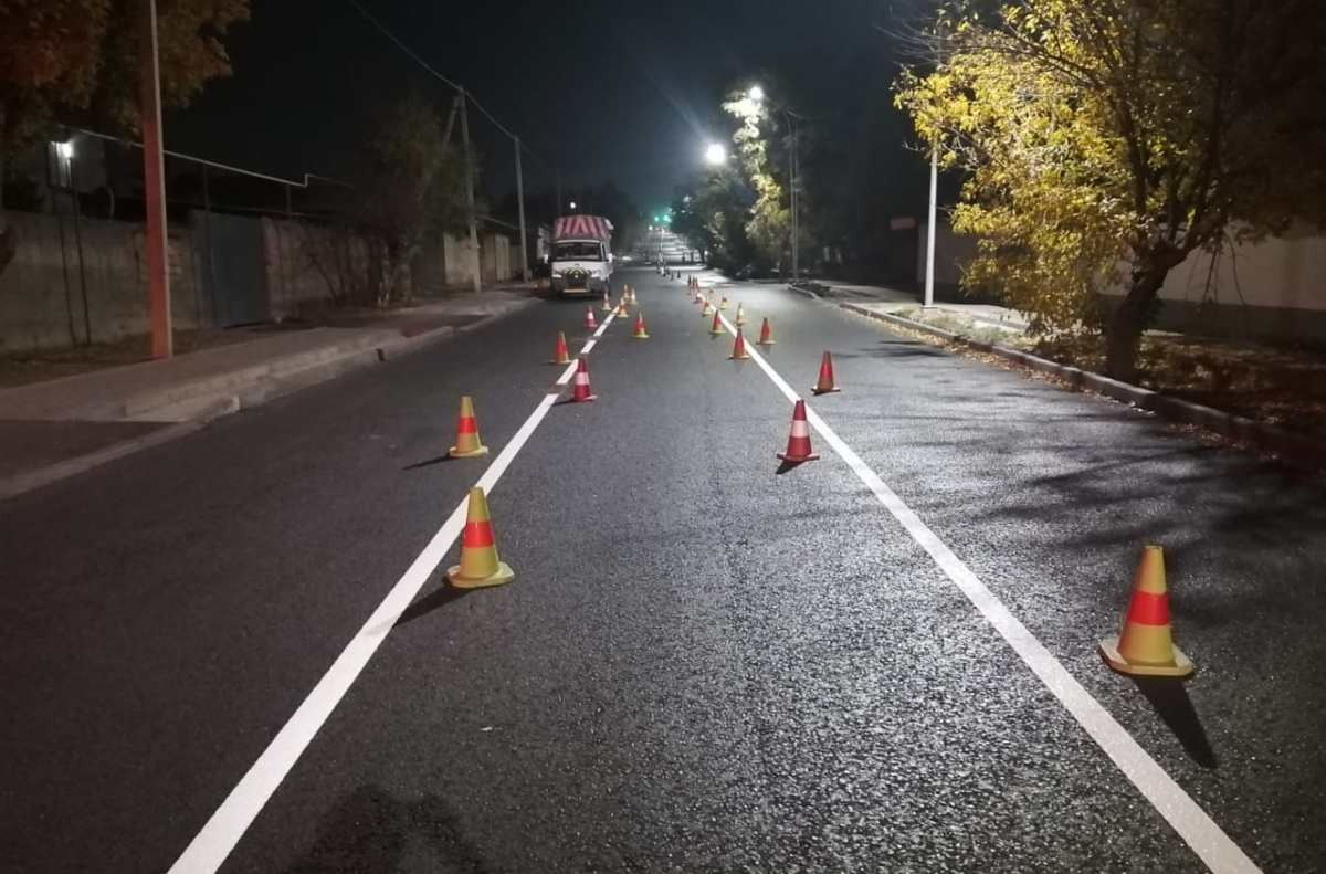 Ани Лорактың юбкасын бейнеге түсіріңіз