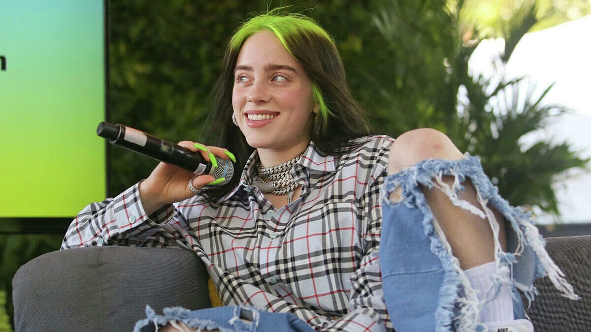 Көзілдірікпен секс видео