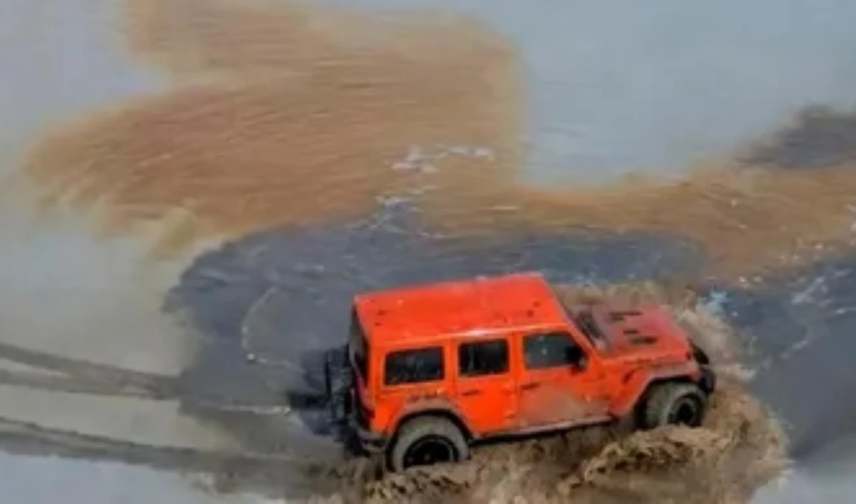 Маңғыстауда көлігімен Каспий теңізіне кірген өзбекстандық блогер жазаланды