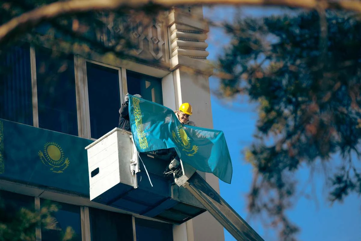 туды терезеге ілген