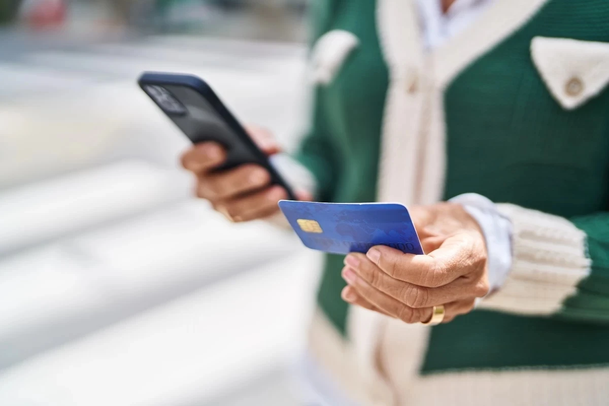 Проверка мобильных переводов: казахстанцам начнут рассылать налоговые уведомления в мае