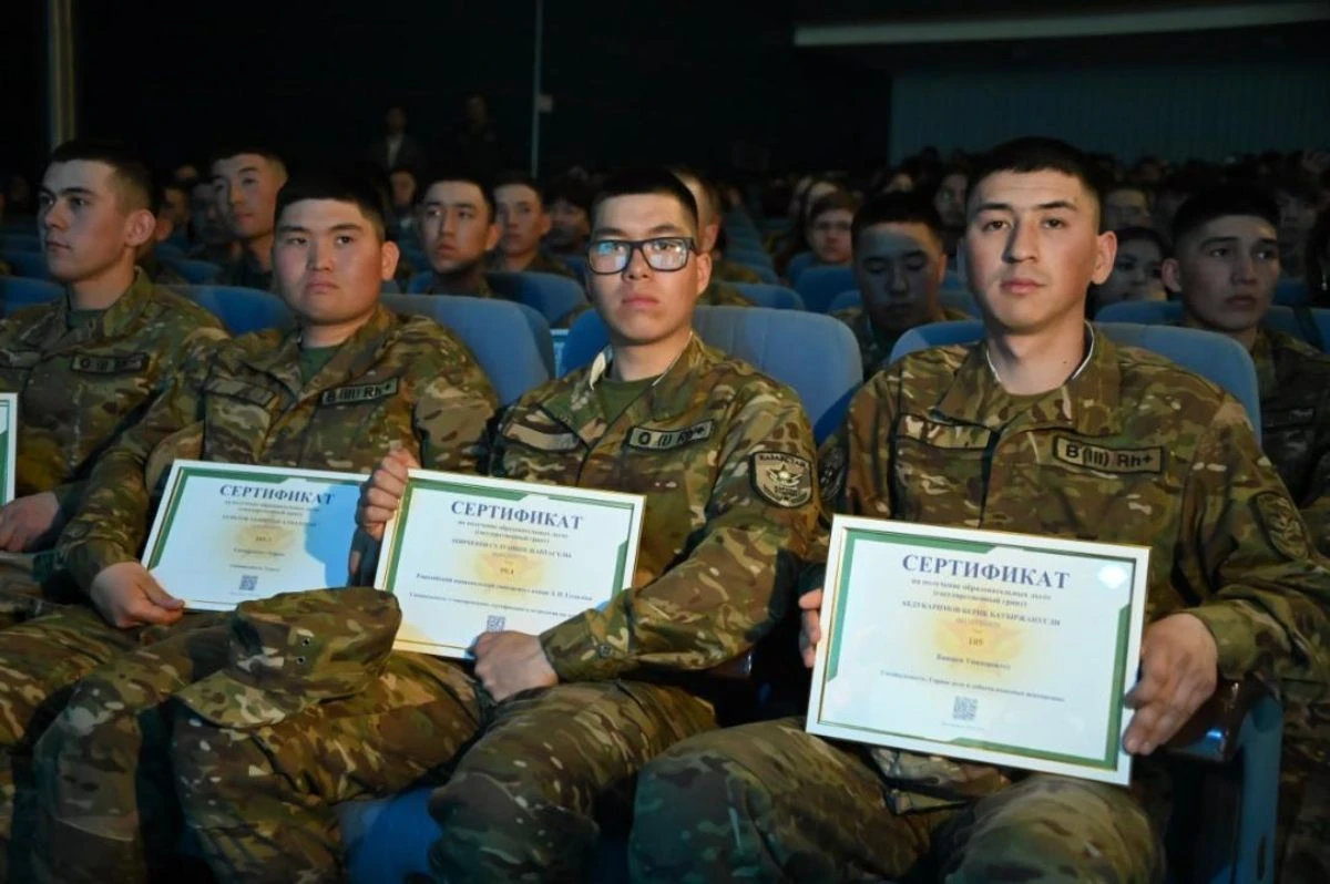 сарбаздар оқуға грант алды