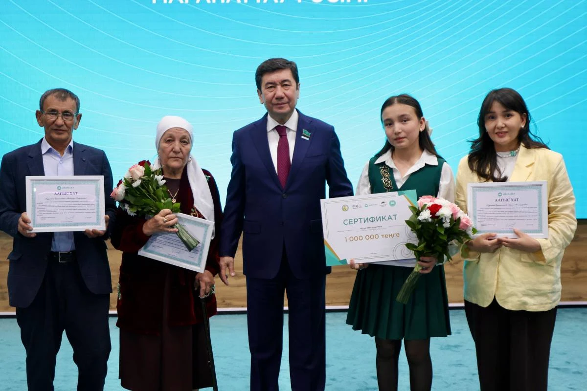 Ерлан Қошанов және жеңімпаздар