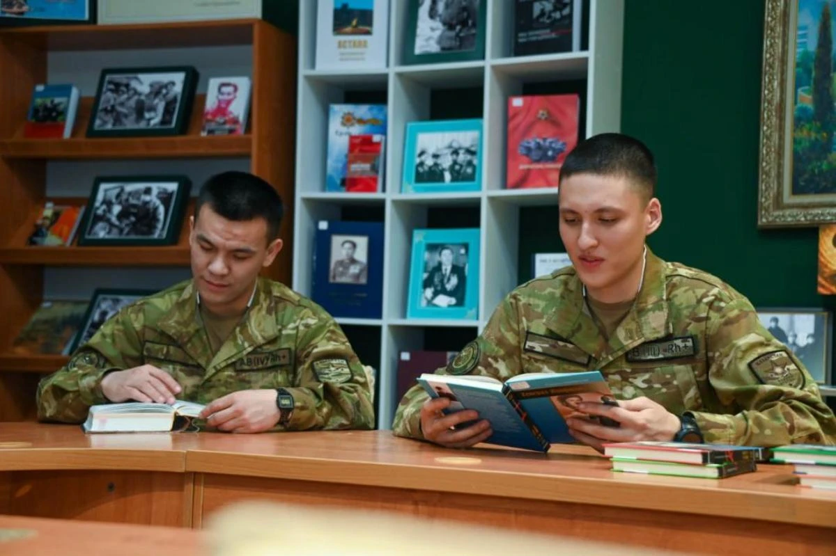 Солдат должен прочесть не менее 5 книг за службу: в Вооруженных силах отмечают Национальный день книги