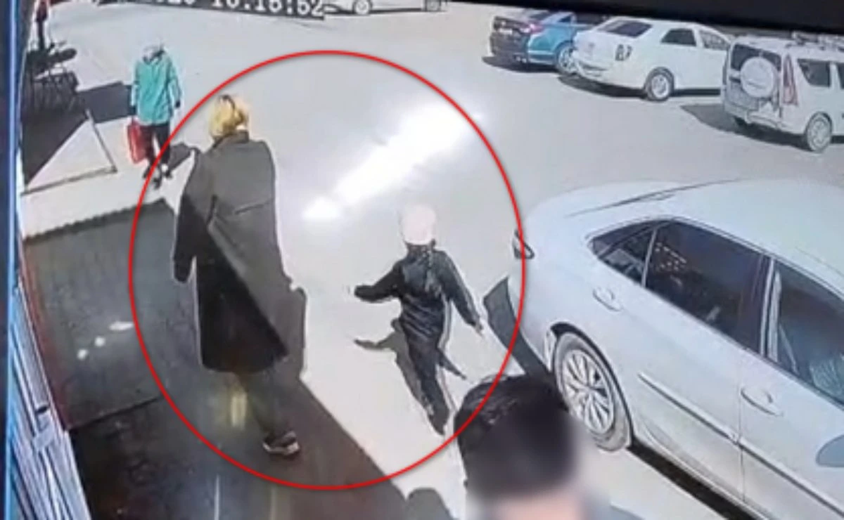 Көшедегі адамдар