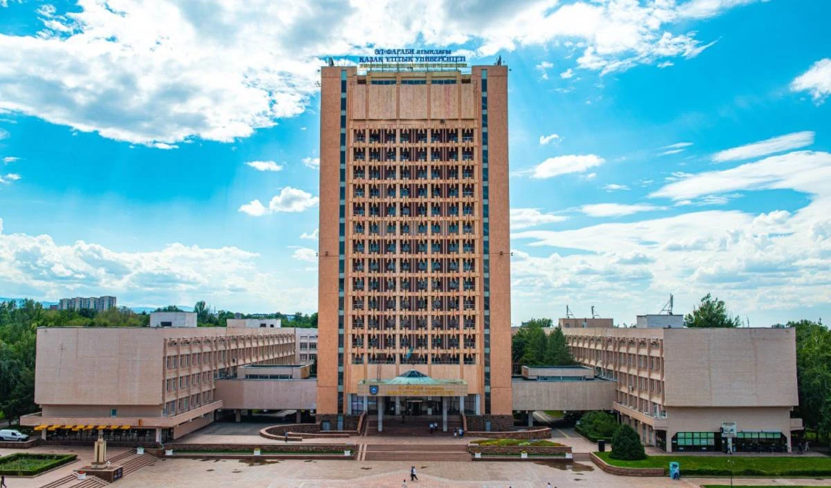 ҚазҰУ ғимараты