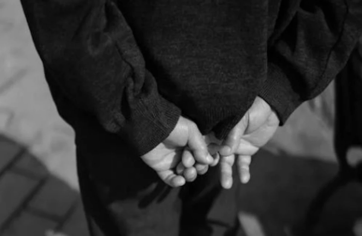 12 жастағы бала 8 жастағы баланы пышақпен қуған