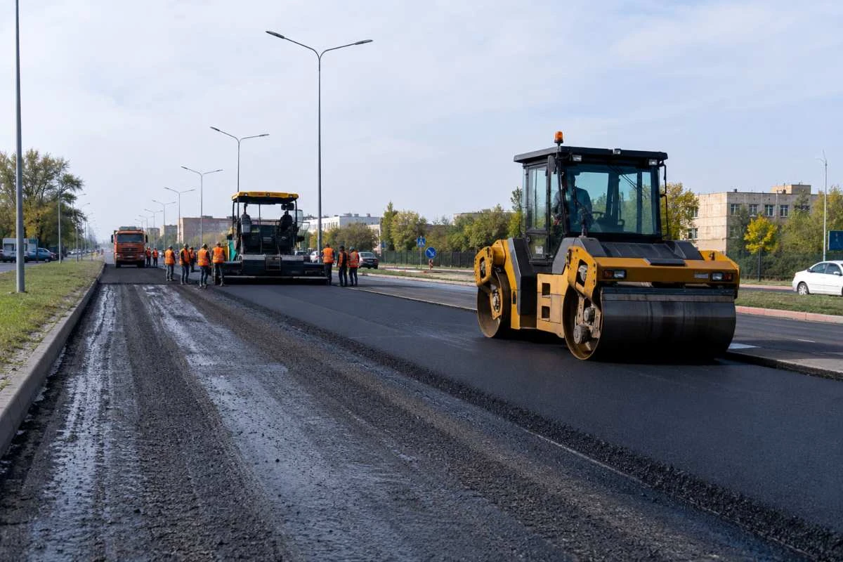 жөнделіп жатқан жол