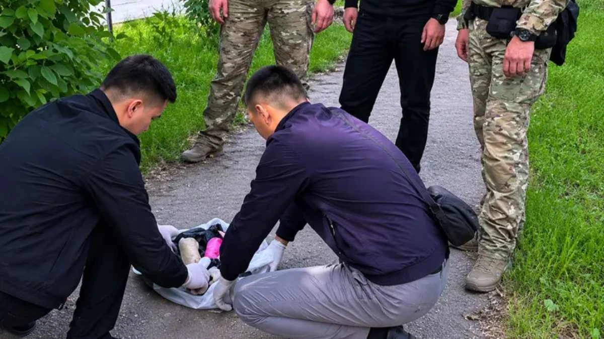 апиын