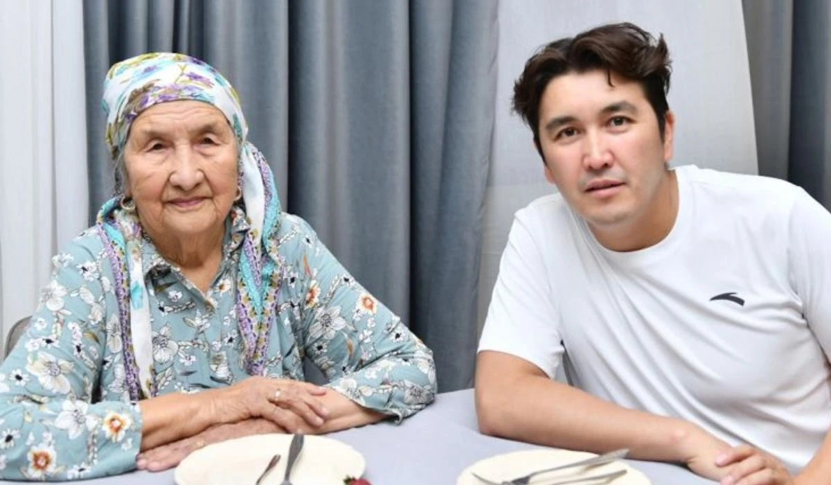 Аман Тасыған әжесімен