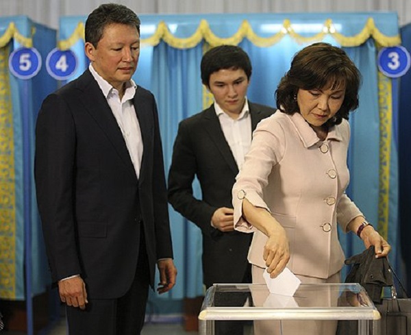 Тұңғыш президент Назарбаевтың отбасы, жастық шағы