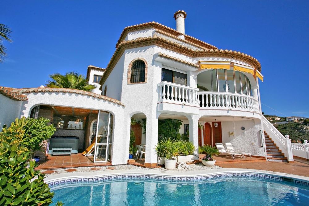 339559-private-villa-with-superb-views-for-sale-in-spain