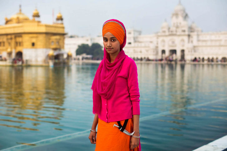 “A-Sikh-woman-at-the-Golden-Temple-in-Amritsar