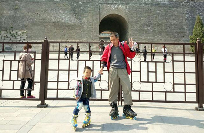 father-son-rollerblading-to-beijing-2