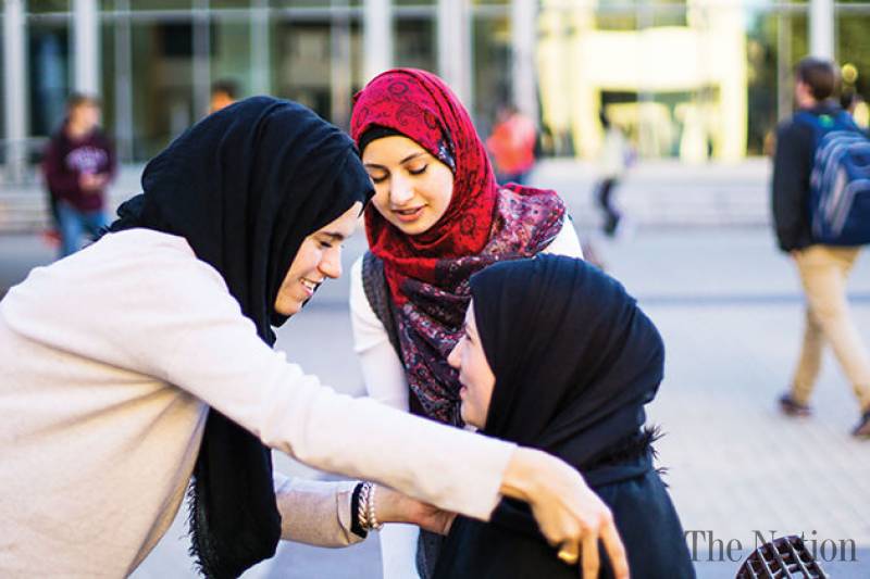 hijab-day-gets-mixed-reaction-at-paris-university-1461170593-2055