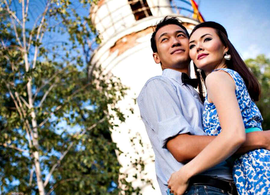 Пара казашек. Самые красивые пары Казахстана. Красивые пары казахи. Красивые казахские пары. Красивая казахская пара.