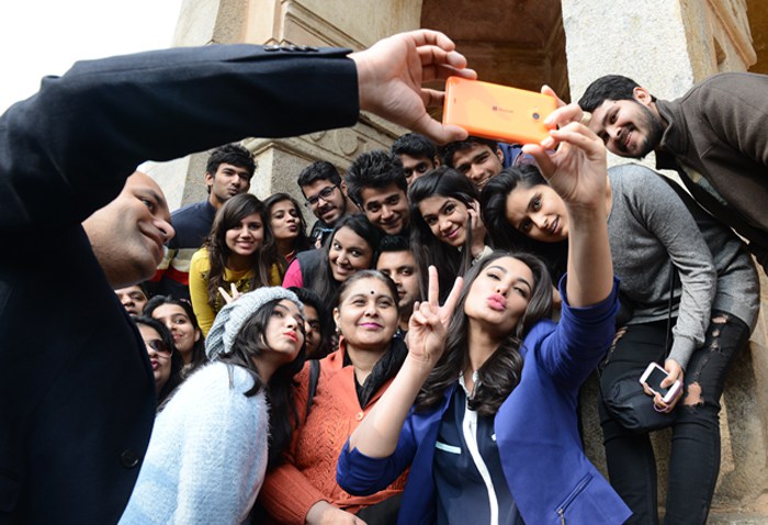 the-month-long-campaign-will-see-Nargis-posting-her-selfies-from-a-Lumia-5351