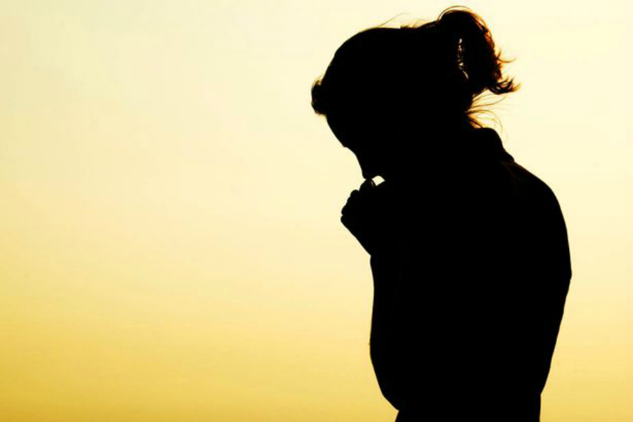 Silhouette-of-a-young-girl (1)