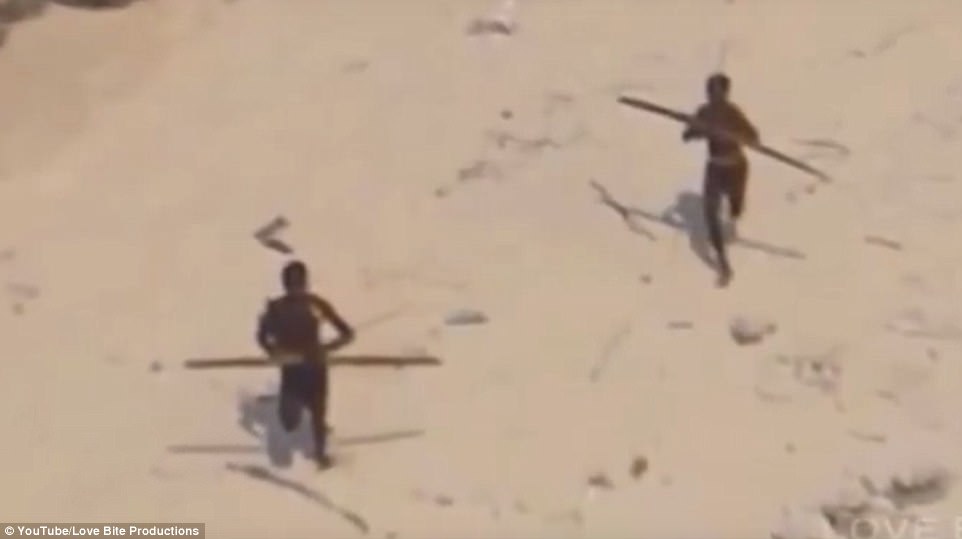 3EDEBF0600000578-4373014-Rare_footage_has_emerged_of_the_indigenous_Sentinelese_tribe_loc-m-97_1491142037923