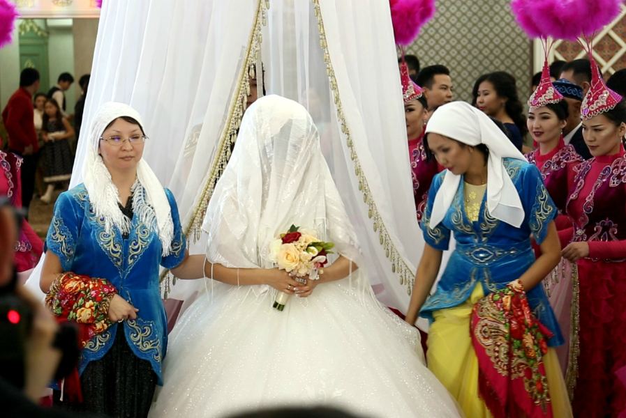 Казахская свадьба на казахском языке. Беташар. Казахский беташар. Казахский обряд беташар. Казахские традиции беташар.