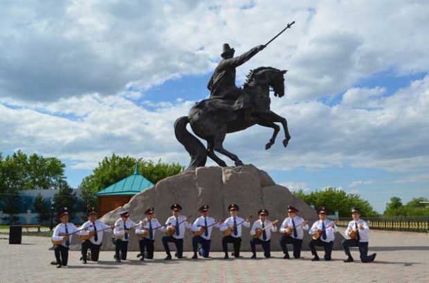 День петропавловска казахстан. Петропавловск Казахстан достопримечательности. Петропавловск Главная площадь. Петропавловск Казахстан сверху. Петропавловск Казахстан символ Дню Победы.