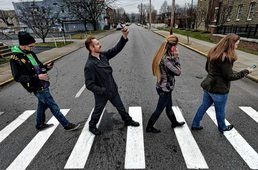 Cell-Phone-Crossing-Road