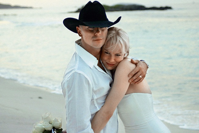 Kenny Chesney and Renee Zellweger celebrate their wedding day on a beach in the U.S. Virgin Islands on Monday, May 9, 2005. Zellweger wore a wedding gown designed by Carolina Herrera. Renee Zellweger and Kenny Chesney Wedding - May 9, 2005 Private Beach St. John, U.S. Virgin Islands United States May 9, 2005 Photo by Carolyn Snell/WireImage.com To license this image (4956267), contact WireImage: +1 212-686-8900 (tel) +1 212-686-8901 (fax) info@wireimage.com (e-mail) www.wireimage.com (web site)