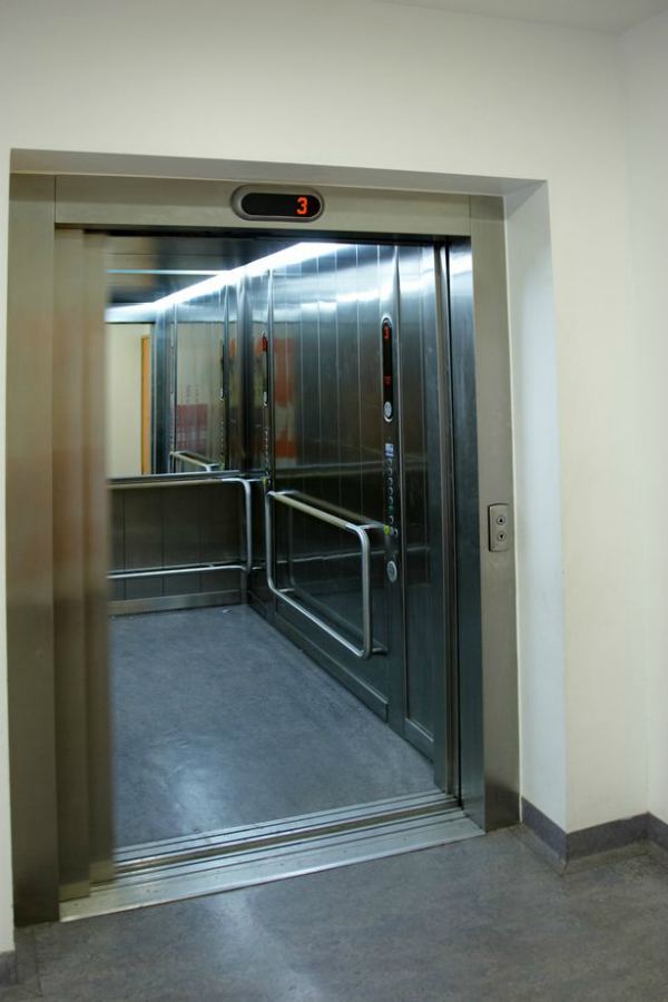 PROD-Elevator-with-doors-open
