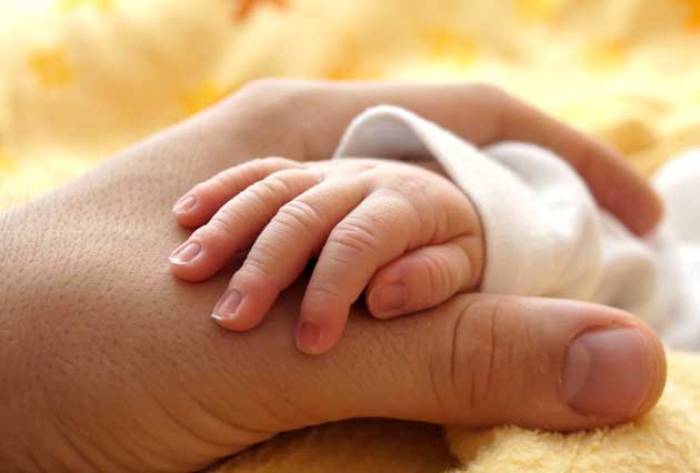 o_1440223735_baby_hand_14918338_by_stockproject1-d38o45t[1]