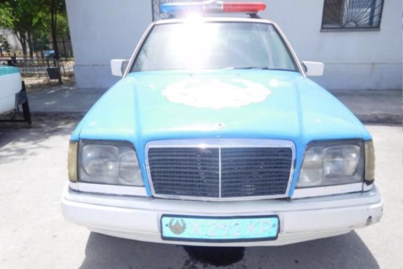 Купить авто кз. Мерседес 124 полиция. 124 Мерседес полицейский. W124 Mercedes полиция. Автопарк полиции Казахстана.