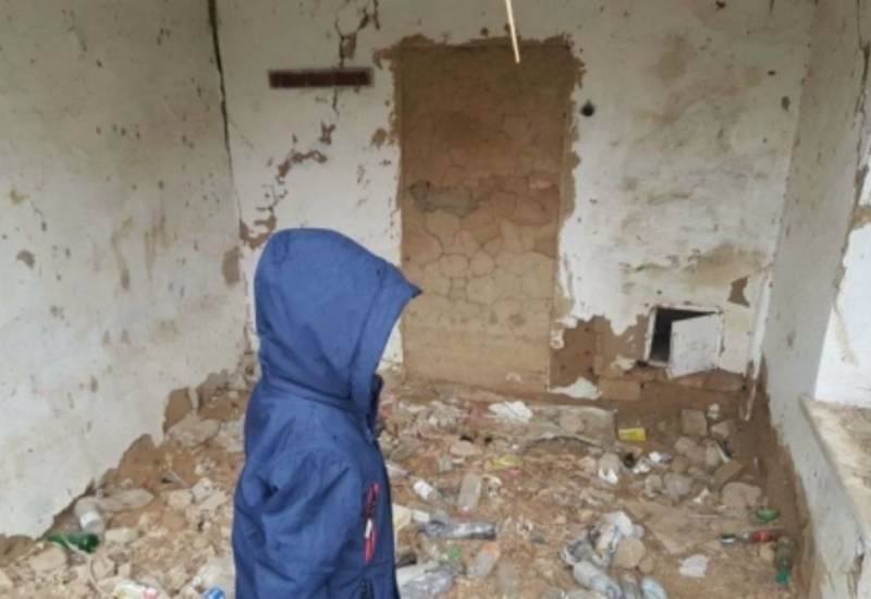 сын запертых в подвале