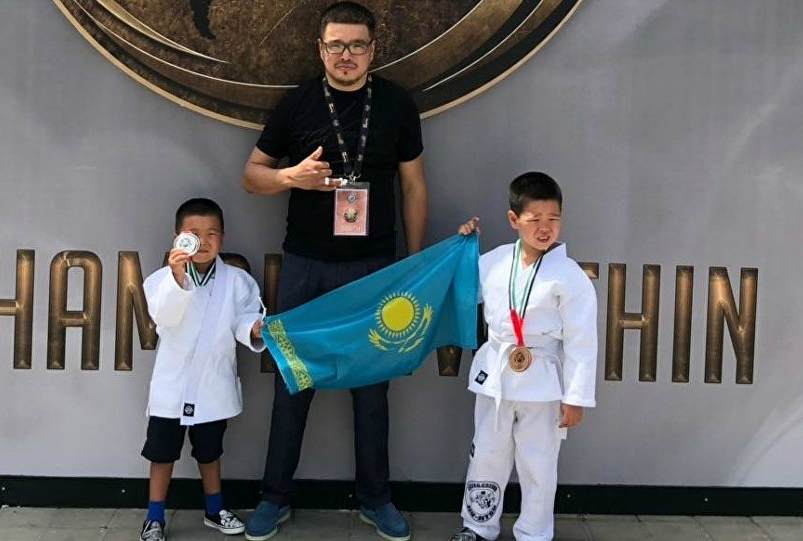 Төрт жасар қазақ баласы джиу-джитсудан әлем чемпионатында жүлдегер болды