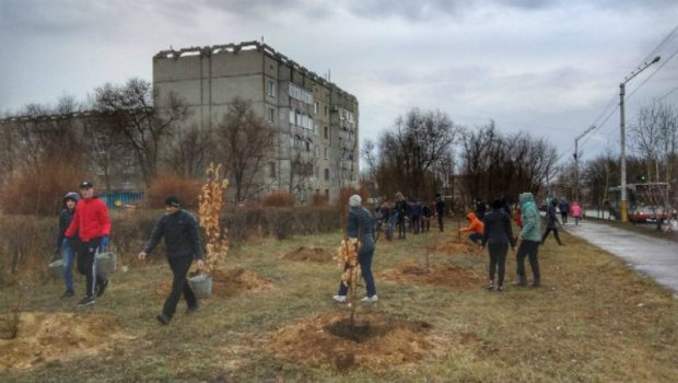 Қостанай тұрғындары Кемеровода өрттен қаза тапқандарға ескерткіш ретінде ағаш отырғызды (фото)