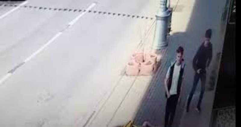 Анасы ұрлық жасаған ұлын бейне-жазбадан танып, полицияға ұстап берген (видео)