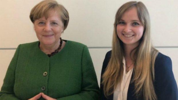 Өскемендік студент қыз Германия канцлері Ангела Меркельмен кездесті