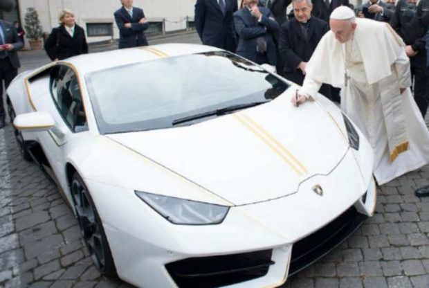 Рим папаның ламборджиниі аукционда 715 мың еуроға сатылды