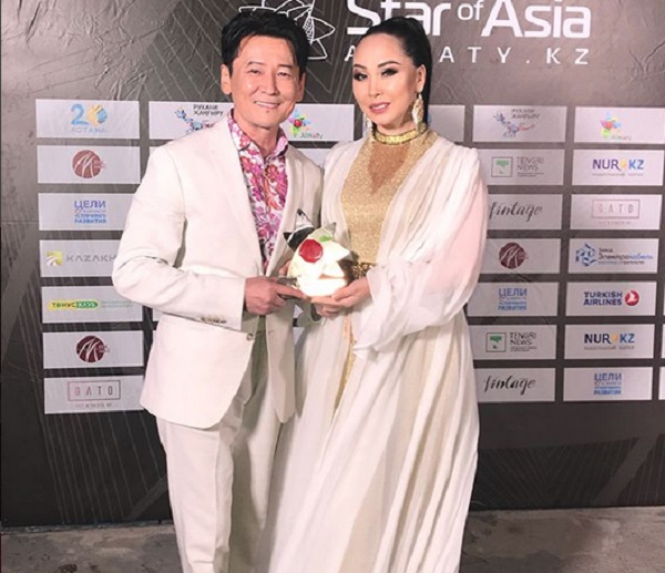 Қарақаттың халықаралық "Star of Asia” фестивалінде киген көйлегі көпшілікке ұнап қалды (фото, видео)
