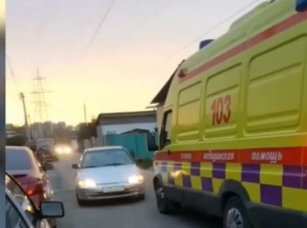 Алматы полициясы жедел жәрдемге жол бермей қойған жүргізушіні тапты (видео)