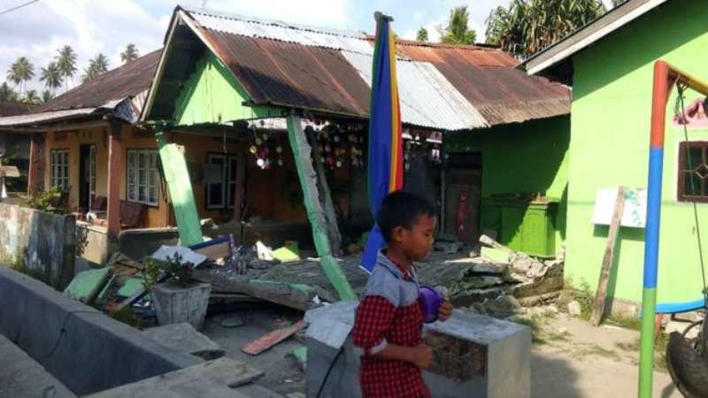 Индонезияда 48 адамның өмірін қиған цунами: Адамшошырлық кадрлар (видео)