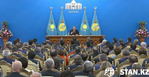 Мұғалімнің мәртебесі туралы заң жайлы: Назарбаевтың тапсырмасын шапалақпен қарсы алды