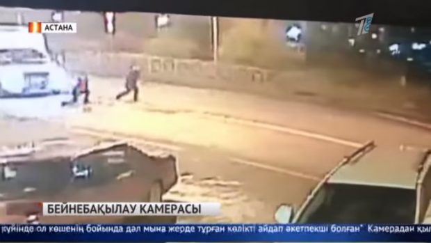 Астанада әскери қызметкер көшеде бүтін бір отбасын сабап, көлігін айдап әкетпекші болды