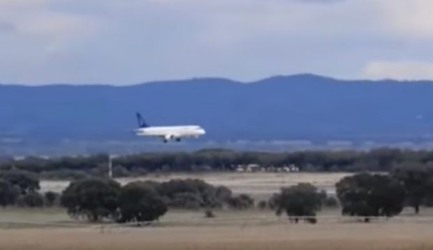 Air Astana ұшағының Португалияда шұғыл қонған сәтінің видеосы пайда болды (видео)