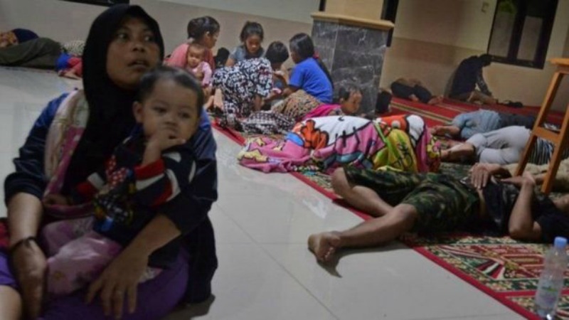 Индонезияда болған цунамиден 168 адам көз жұмды: Адамшошырлық кадрлар