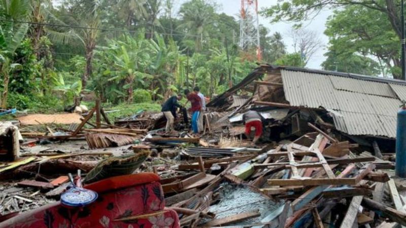 Индонезияда болған цунамиден 168 адам көз жұмды: Адамшошырлық кадрлар