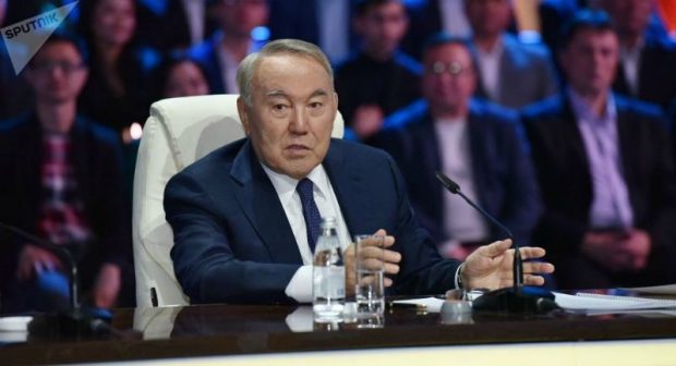 Назарбаев кімнің «алқымынан алу» керектігін айтты